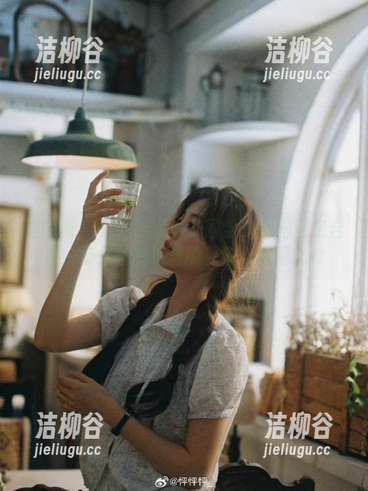 微密圈 - 120斤的小王同学的旅拍图包合集：带你领略风景的灵动与美丽.txt