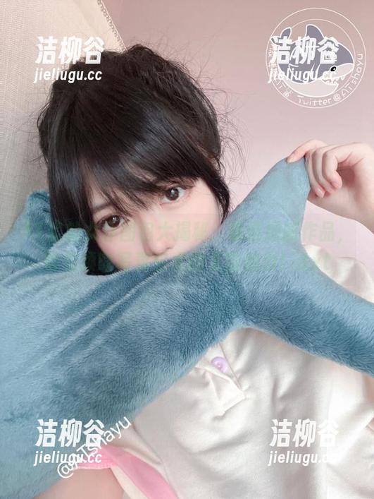 AT鲨的女仆图包大揭秘：精选细腻作品，带你领略写真艺术的无限魅力！.txt