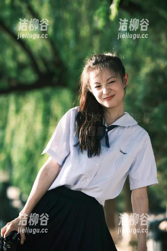 走进Addielyn(에디린)女神的梦幻世界，珍藏她的写真图集！.txt