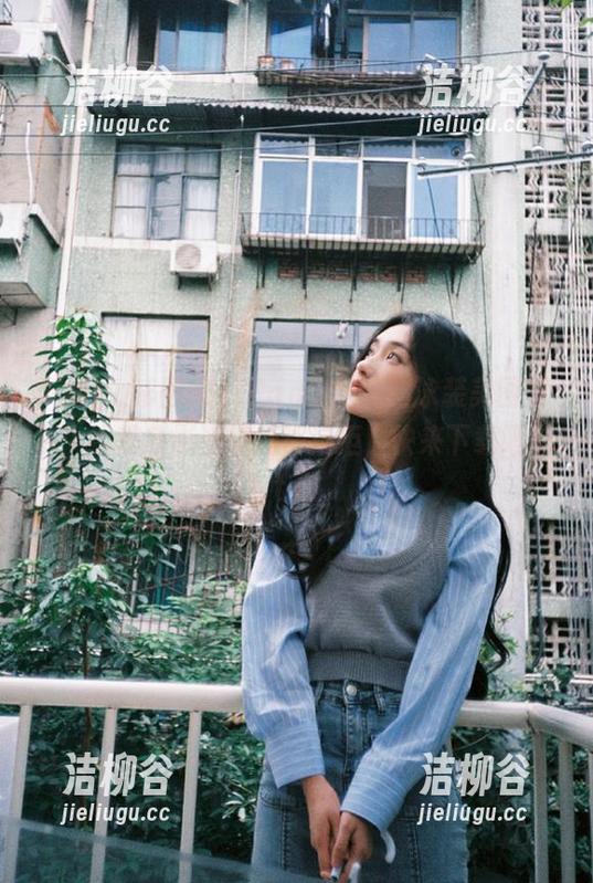 Feilin嗲囡囡 - Egg_尤妮丝泳装美图展示：绝美身影让你无法抗拒，快来下载吧！.txt