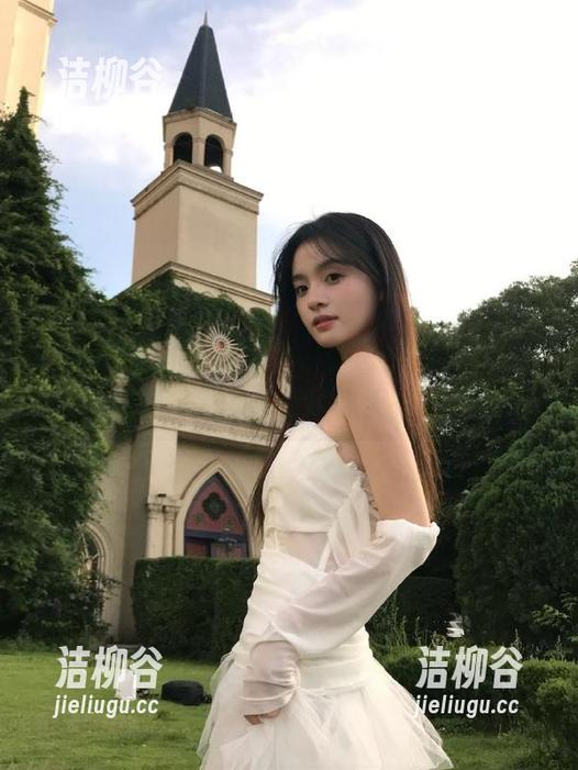 Feilin嗲囡囡 - SiByl李思宁姐姐写真合集：多姿多彩的分享让你大开眼界.txt