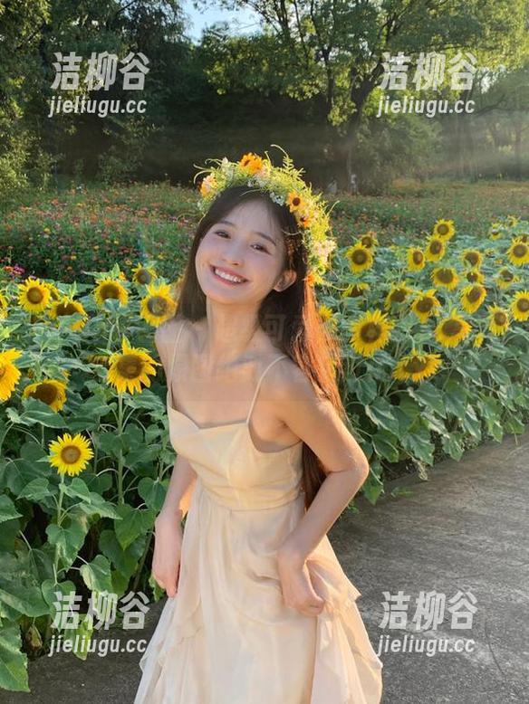 Feilin嗲囡囡 - 超级可爱！李梓熙JK写真全集的原图绝对不容错过！.txt