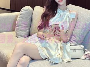 HuaYang花漾 - 跟随尤妮丝Egg的空姐写真图集，共同畅游在云端之上.txt