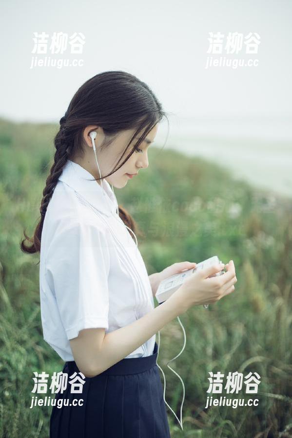 HuaYang花漾 - 赵惟依coco甜心：无圣光图包中的纯真与浪漫之美.txt