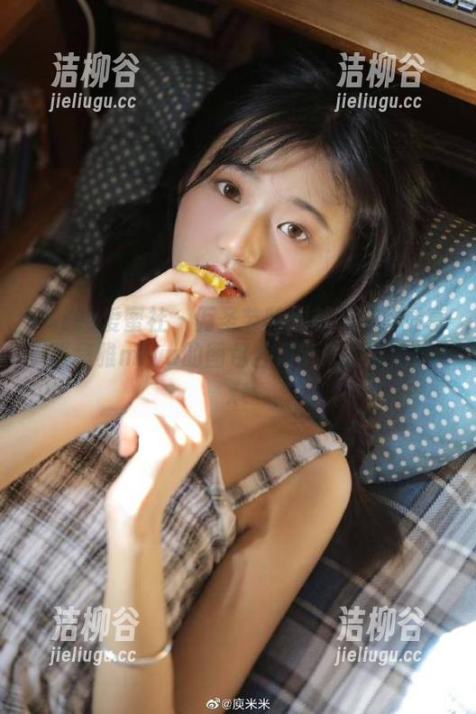 IMiss爱蜜社-张静雅miya IMiss爱蜜社 - 万圣节特别献礼:尽情享受张静雅miya的图包合集带来的欢愉!.txt