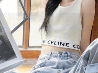 IMiss爱蜜社 - 欣赏李李七七喜喜完美曲线，独家美腿写真套图合集带你走进时尚世界.txt