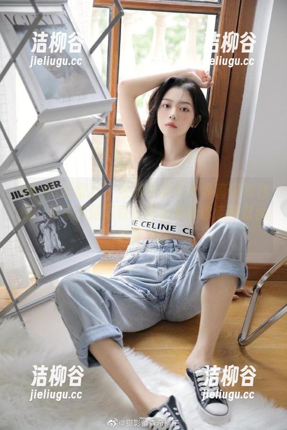 IMiss爱蜜社 - 欣赏李李七七喜喜完美曲线，独家美腿写真套图合集带你走进时尚世界.txt