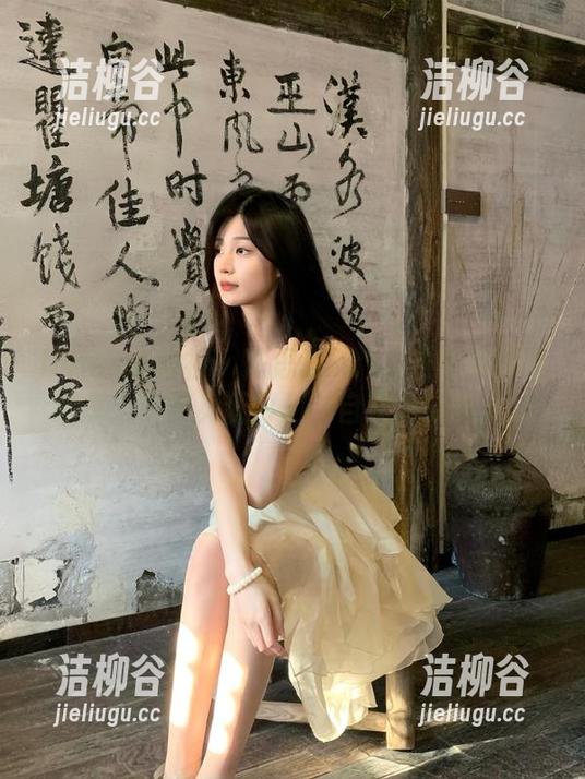 IMiss爱蜜社 - 陈思琪Art皮衣造型原图分享：一同见证时尚与自我的交融.txt