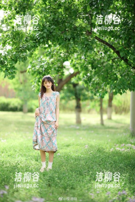 LD零度摄影 - 想看清纯与诱惑的结合？夏夏女仆写真来图库分享了！.txt