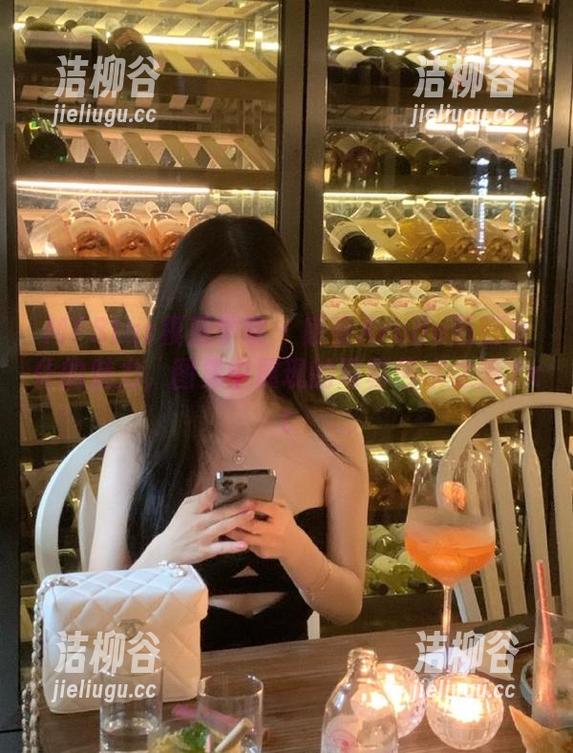 MFStar模范学院 - 感受Arude薇薇女仆的魅力，图集中展现的写真艺术之美.txt