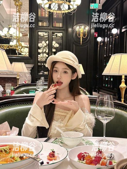 MFStar模范学院 - 无圣光写真里的K8傲娇萌萌Vivian，天台场景下的动人故事！.txt