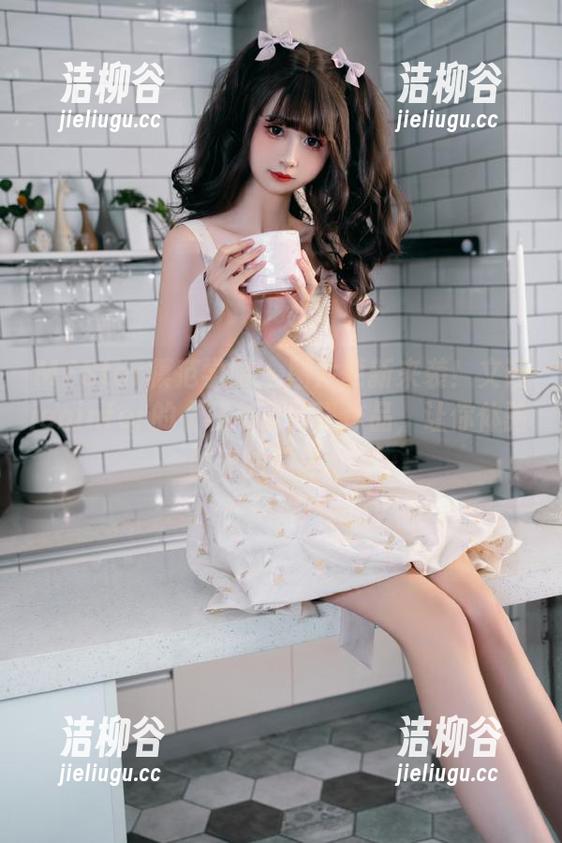 MFStar模范学院 - 图片更新来袭！文芮jeninfer的《秘书》写真作品，让你体验时光的优雅.txt