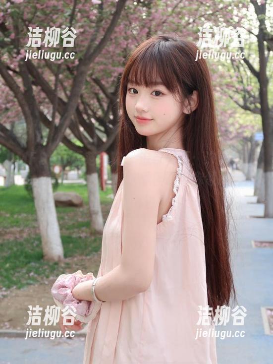 MFStar模范学院 - 追寻美丽：许诺Sabrina蕾丝的独特私房原图，带你领略艺术的无限可能.txt