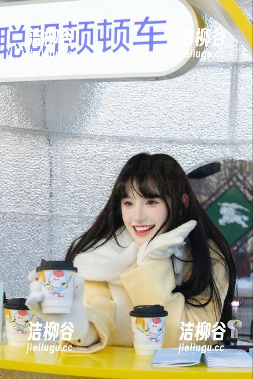 MTMeng模特联盟 - 探索李李七七喜喜的高清自拍壁纸，化平凡为不凡，瞬间变身艺术照.txt