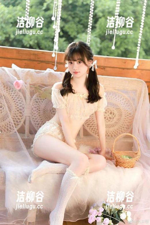 当甜心小萝莉遇上喵糖映画：原图与图册的心动时刻.txt