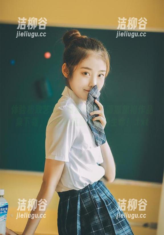 体验极致艺术：喵糖映画玉藻狐旗袍作品集下载，赋予传统旗袍新的生命！.txt