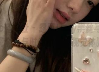 MiiTao蜜桃社 - 露西Lucy黑丝写真精选：展现个性与时尚的多维视觉体验.txt