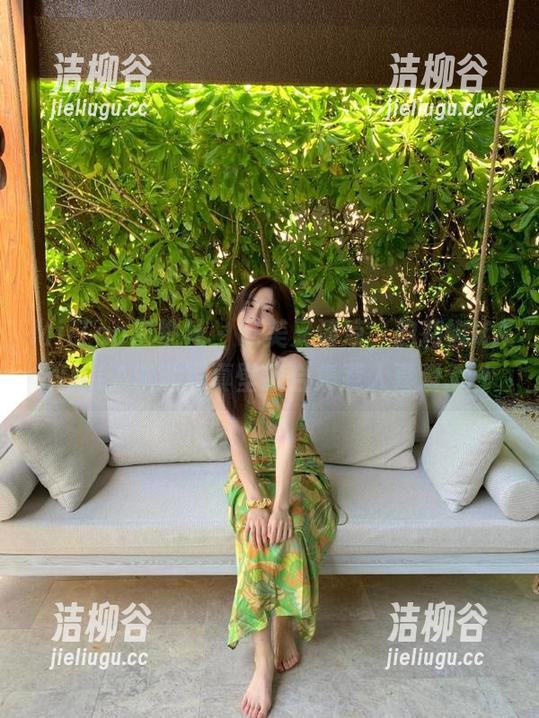 MiiTao蜜桃社 - 既美又清凉，韵莉娜VANILLA泳池写真壁纸合集惹人喜爱.txt