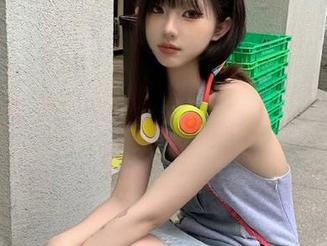 MintYe薄荷叶 - Sukki的校服私房摄影作品，捕捉每一个纯真的瞬间，勾勒出校园生活的甜美回忆。.txt