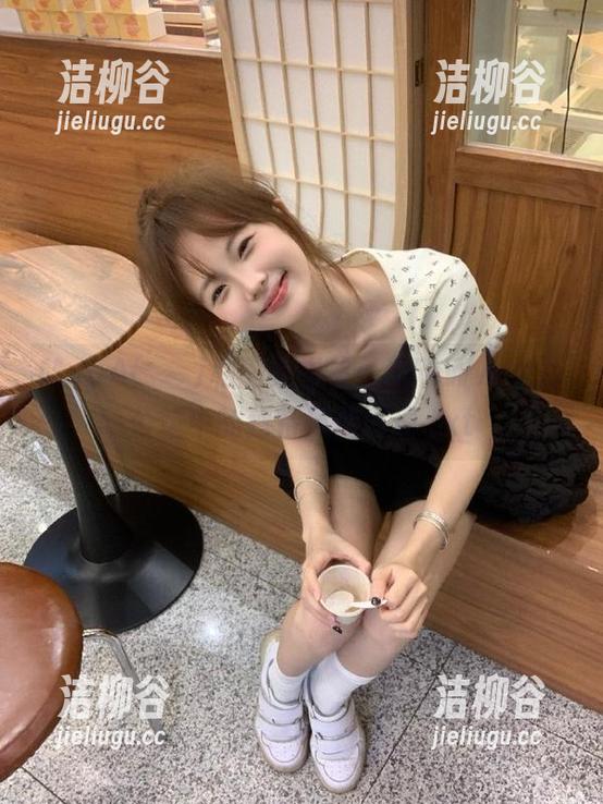MyuA(뮤아)私房美图集：DJAWA-女仆公馆中的独特风情展现.txt