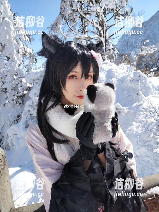 轻奢风格的Neko薇薇暗黑护士写真资源，带你领略另类之美.txt