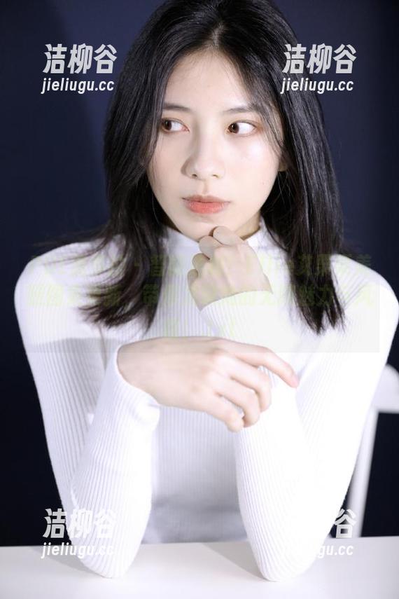 PDL潘多拉 - 智能选材！Ellie艾栗栗美腿图集更新，带你发现她的无限魅力与风格！.txt