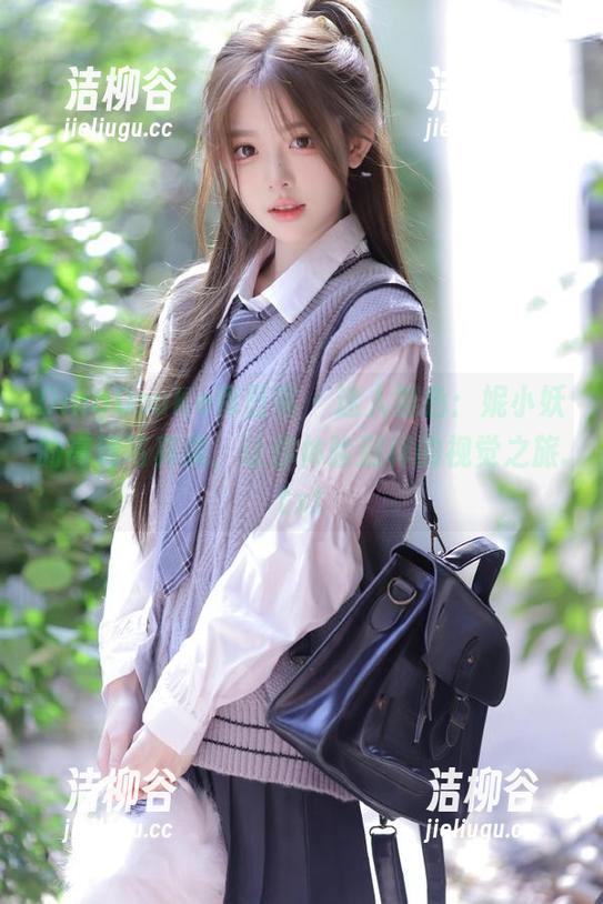 QingDouKe青豆客 - 迷人黑色：妮小妖的高清写真集，让你体验别样的视觉之旅.txt
