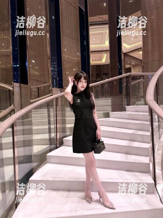 QingDouKe青豆客 - 林紫涵独家私房睡衣合集，感受她在夜晚的优雅与迷人.txt