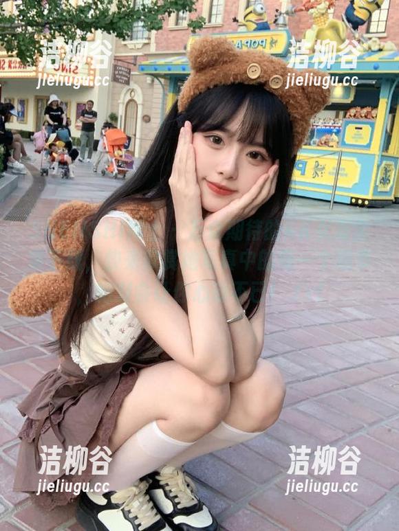 SHENSHI绅士 - 万众期待的KK女友全集下载，快来欣赏她写真中的每一个细节，绝对会让你心动不已！.txt