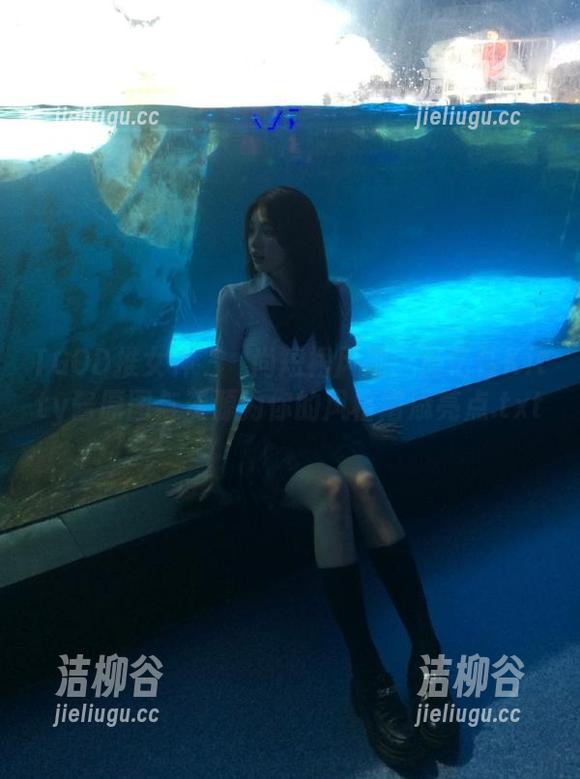 TGOD推女神 - 時尚短裙风潮：施忆佳Kitty酱原图与资源为你的风格增添亮点.txt