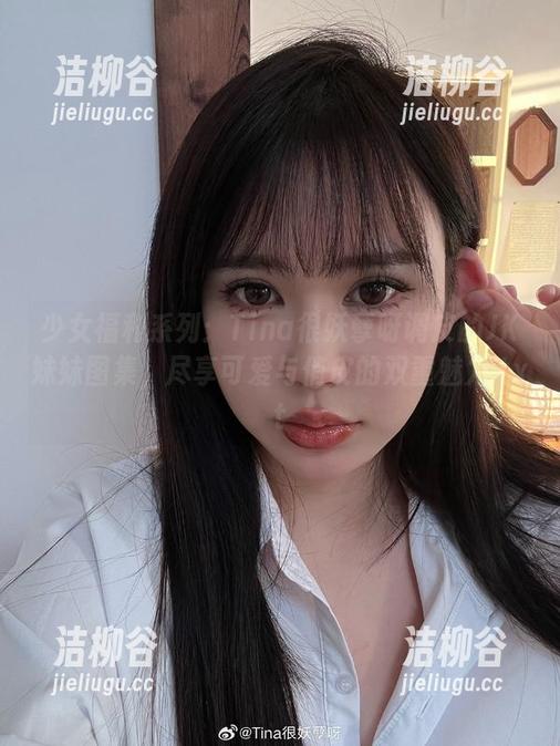少女福利系列：Tina很妖孽呀调皮的JK妹妹图集，尽享可爱与俏皮的双重魅力.txt
