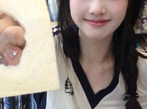 TouTiao头条女神 - 高清图包呈现：刘瑾希甜心写真，记录她的美丽与青春岁月.txt