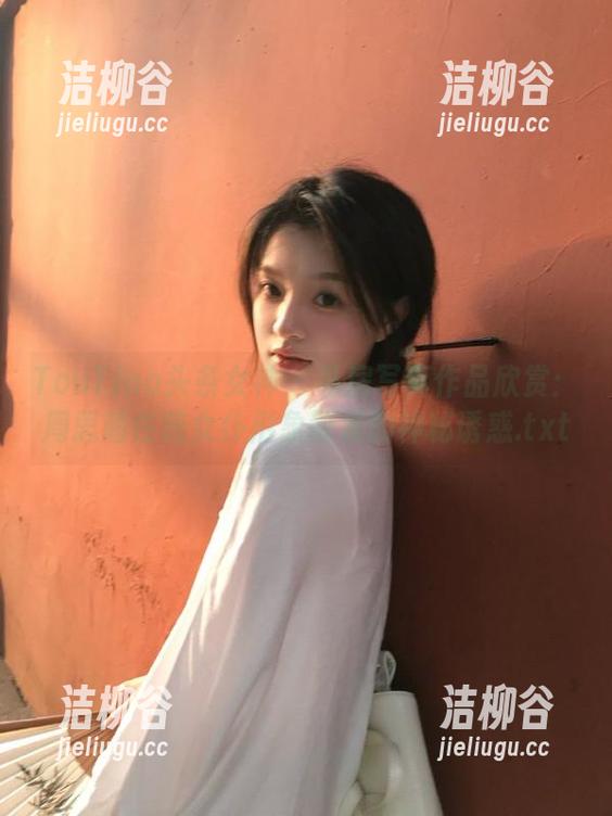 TouTiao头条女神 - 私房写真作品欣赏：周思超性感女仆形象散发的神秘诱惑.txt