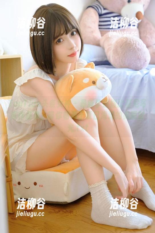 TouTiao头条女神 - 最新李媛媛比基尼写真作品集，带你畅游于夏日海滩的美丽时光.txt