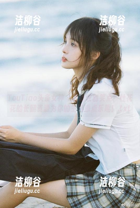 TouTiao头条女神 - 在线收割笑点！杜花花的长腿资源为你的生活添点乐趣！.txt