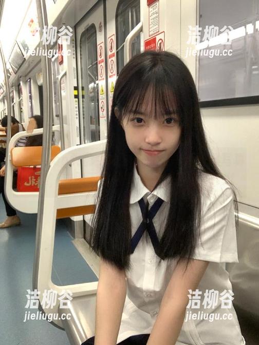 TouTiao头条女神 - 收录王一涵校园写真合集，立即下载领略青春的芬芳！.txt