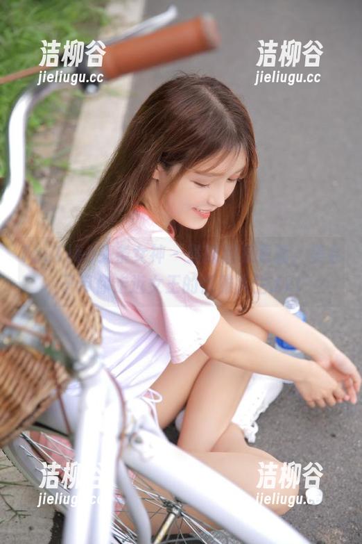 TouTiao头条女神 - 最新图集更新，美会子带你走近女王的优雅人生.txt