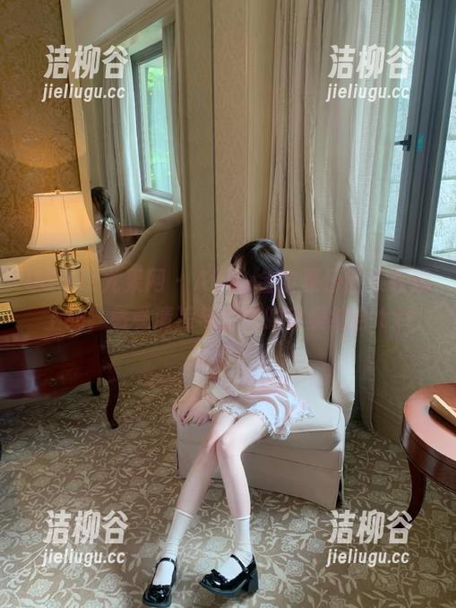 UGirls尤果网 - Abby金金夏日图集在线上线，感受清凉与时尚的完美结合.txt