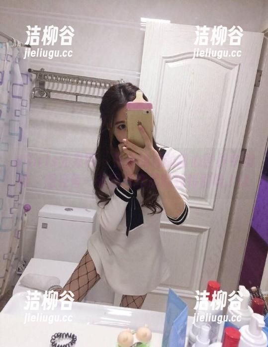 UGirls尤果网 - 在孙晚桐的甜心世界中徜徉，感受每一张图片作品的独特韵味.txt