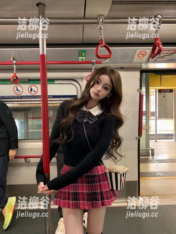 UGirls尤果网 - 一起走进张小西Ann姐姐的图集作品，感受那条温暖又动人的艺术之路.txt