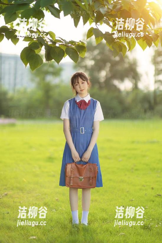 UGirls尤果网-松果儿 UGirls尤果网 - 美脚摄影艺术:松果儿的精彩写真合集精选,领略优雅瞬间.txt