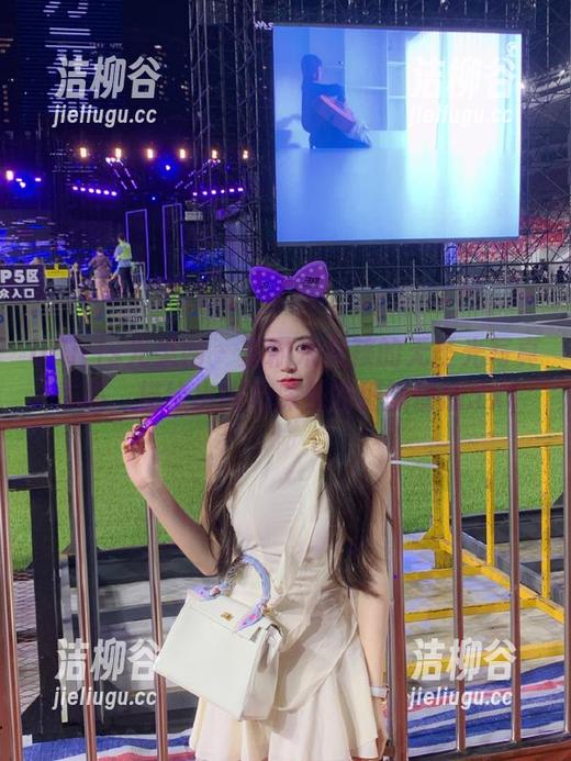 UGirls尤果网 - 苏糯米女孩的无圣光写真作品，描绘出内心深处的细腻情感.txt