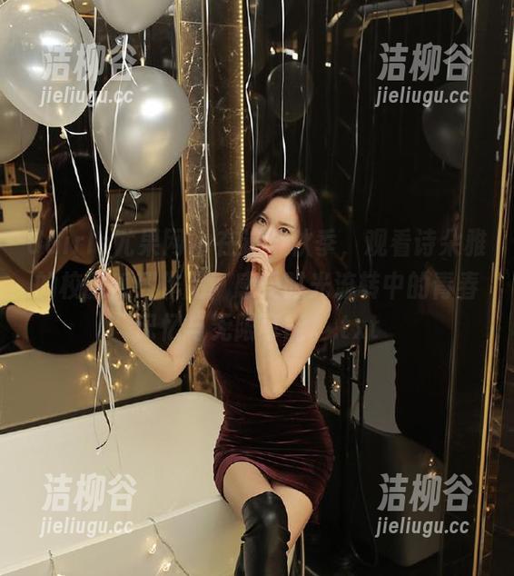 UGirls尤果网 - 在这个秋季，观看诗朵雅的校服系列作品，感受时光流转中的青春记忆与无限可能。.txt