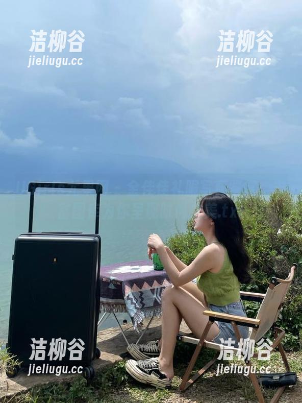 UGirls尤果网 - 金佳佳礼服写真鉴赏：丰富图库为你呈现时尚之美.txt