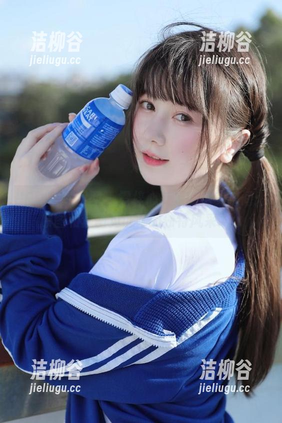 UGirls尤果网 - 霓梓心美足的绝美瞬间：原图和套图见证她的独特风采.txt