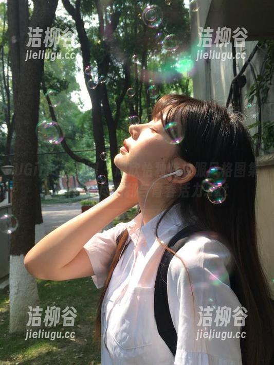 UGirls尤果网 - 顾欣怡独特校服风格图集，释放无尽福利与青春活力.txt