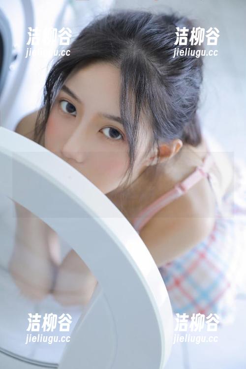 XIAOYU语画界 - 跟随Angela喜欢猫走进粉色幻想，超清套图分享她的美丽故事！.txt