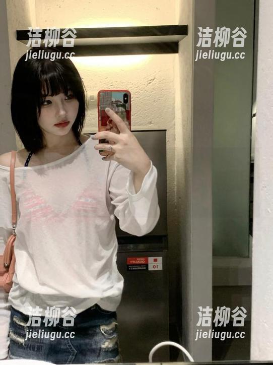 XIAOYU语画界 - 郑颖姗Bev旗袍写真原图，图册带你感受古典韵味的迷人时刻.txt