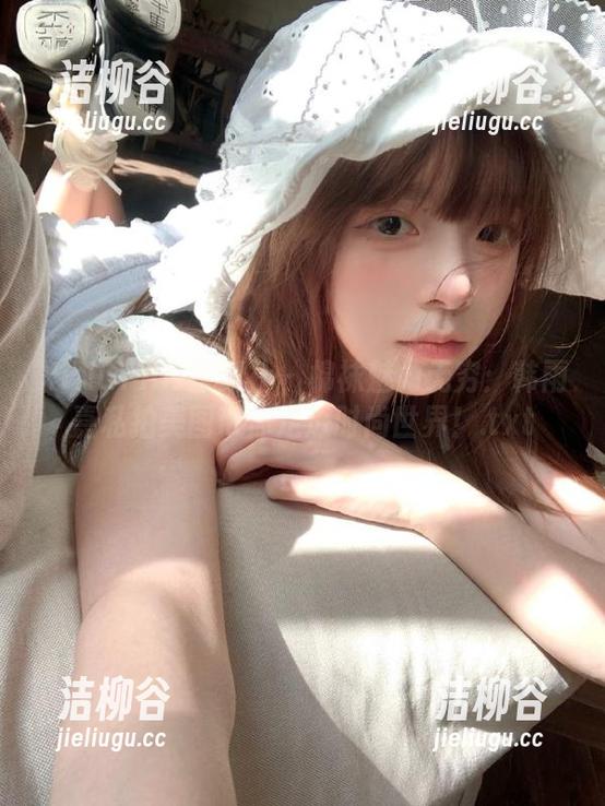 XINGYAN星颜社 - 棉袜魅力无穷：韩雨嘉私拍美图带你走进时尚世界！.txt