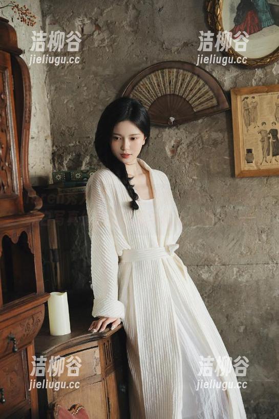 Xiuren秀人网 - 精选图集：Barbie可儿纯白写真作品展现无与伦比的柔美.txt